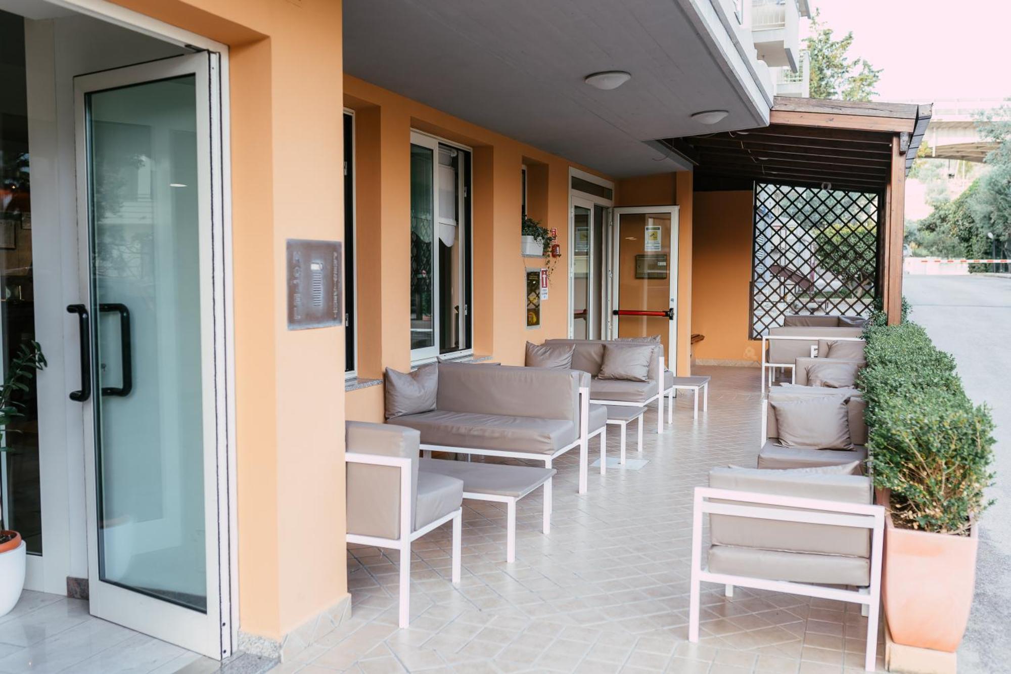 Hotel President Vasto Exterior photo