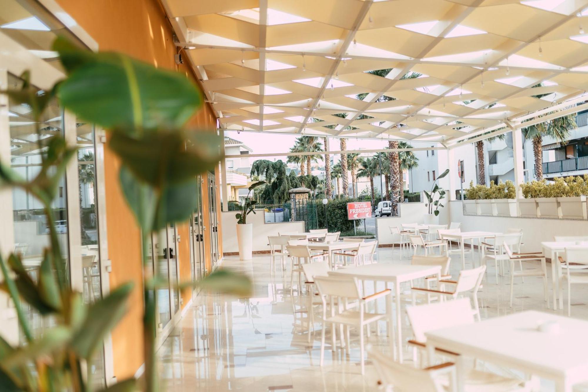 Hotel President Vasto Exterior photo